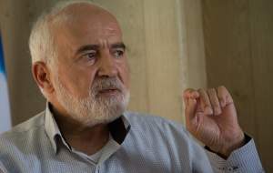 نماینده شهرستان به خانه نیاز دارد اما چرا آپارتمان ۲۵۰ متری در سعادت آباد؟/ نماینده به خودروی ایمن نیاز دارد اما چرا دنا؟ پژو پارس بدهید آن هم امانی