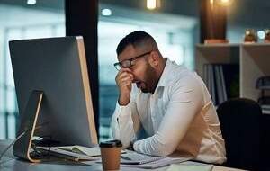 دلایل خمیازه کشیدن‌های مستمر