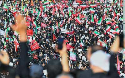 تصاویر جانسوز از وداع با امام شهید در مصلی تهران