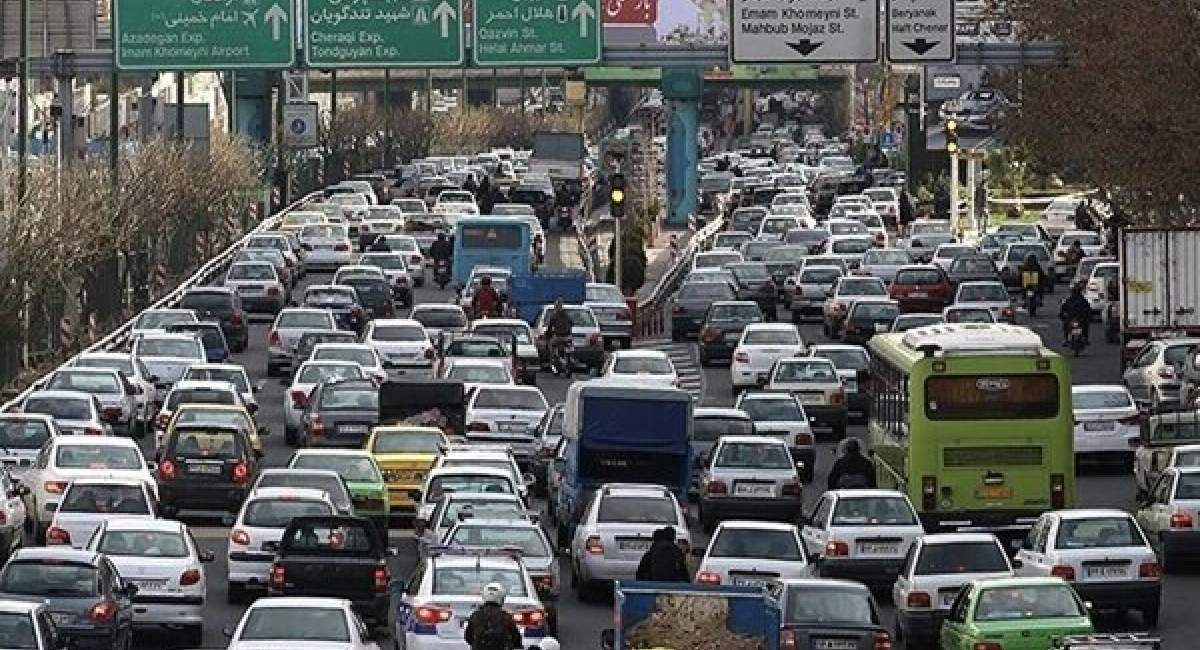 اتومبیل&zwnj;رانان ایرانی در خدمت زائران رهبر شهید