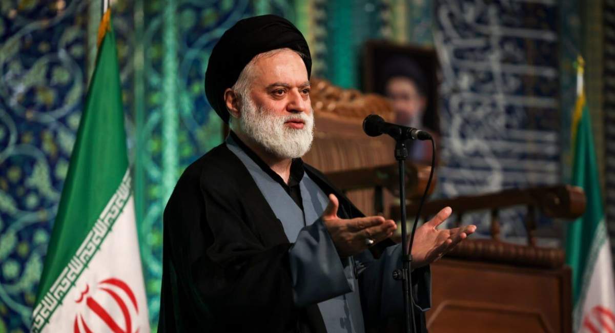 فرزند ارشد رهبرشهید در چایخانه حرم رضوی(ع)  