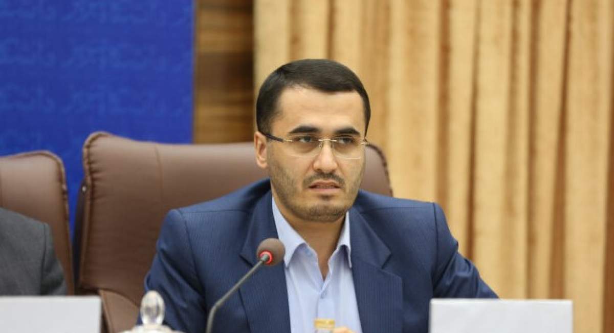 روح‌الله متفکرآزاد: مخالف تغییر قیمت بنزین هستیم  