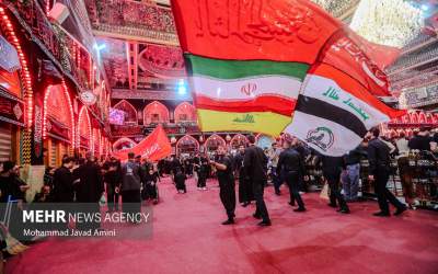 پرچم سرخ انتقام در حرم مطهر امام حسین(ع)  