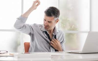 تعریق بیش از حد نشانه این بیماری است