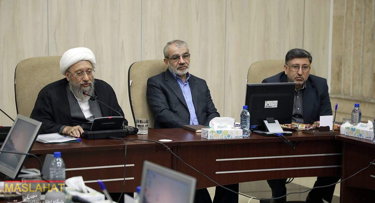 جلسه مجمع تشخیص با حضور احمدی‌نژاد و آملی  