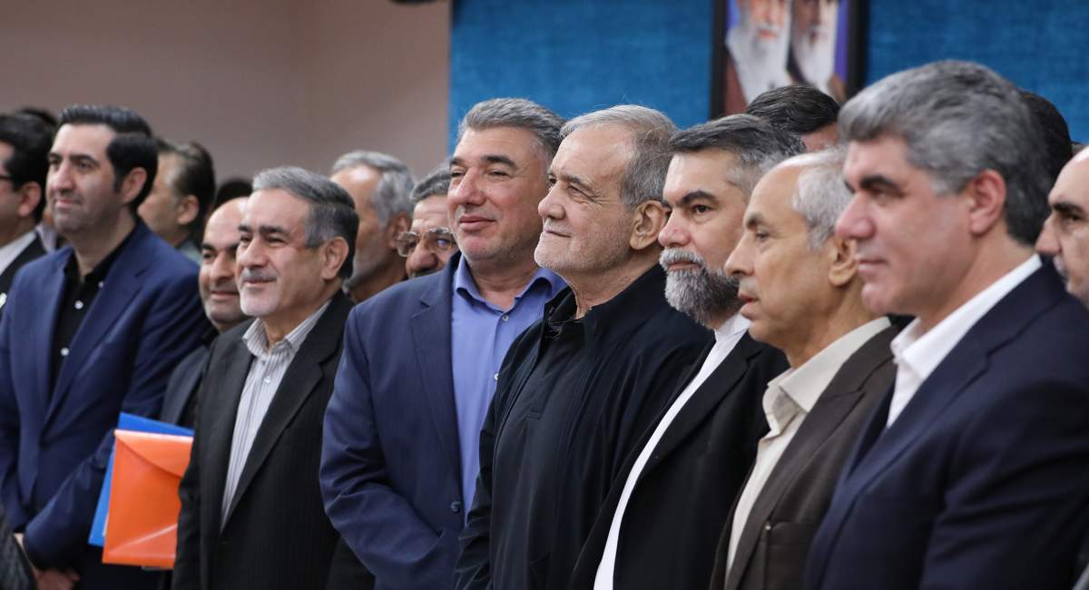 نشست پزشکیان با دبیران کل احزاب و فعالان سیاسی  