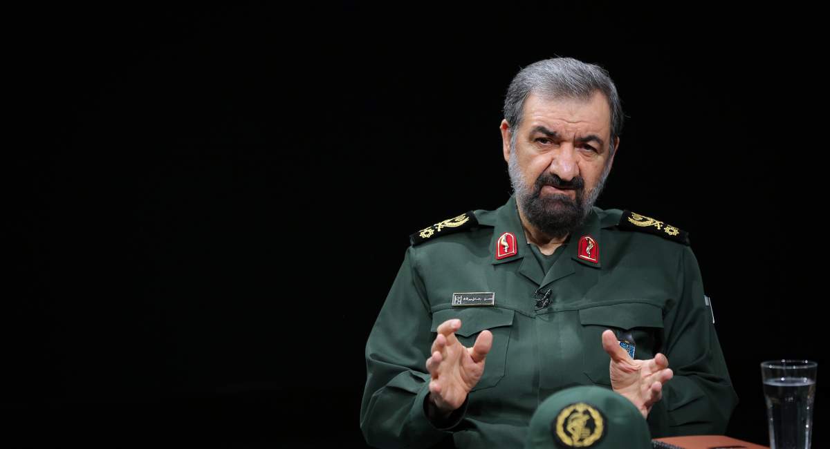 نخستین پیام محسن رضایی پس از انتصاب به دبیری شعام/ ایران در برابر هیچ تهدیدی از حقوق و منافع ملت خود عقب‌نشینی نخواهد کرد/ در عرصه خارجی اصل بر پاسخ فوری و قاطع به هرگونه تجاوز و  تعامل مقتدرانه است
