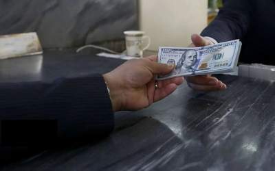 دستاورد جدید مدیر نمونه: دلار آزاد ۲۱۰ هزار تومان شد